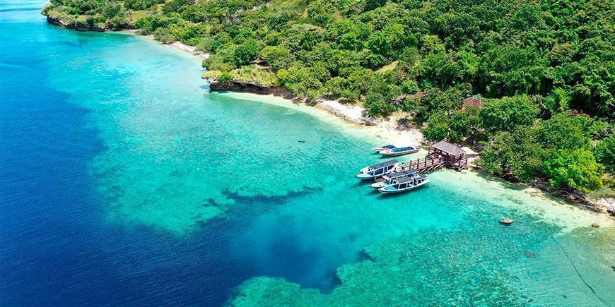 Boats off the coast of Menjangan Island in Bali