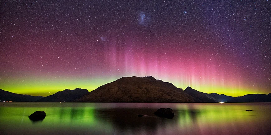 Southern lights at Lake Wakatipu in New Zealand
