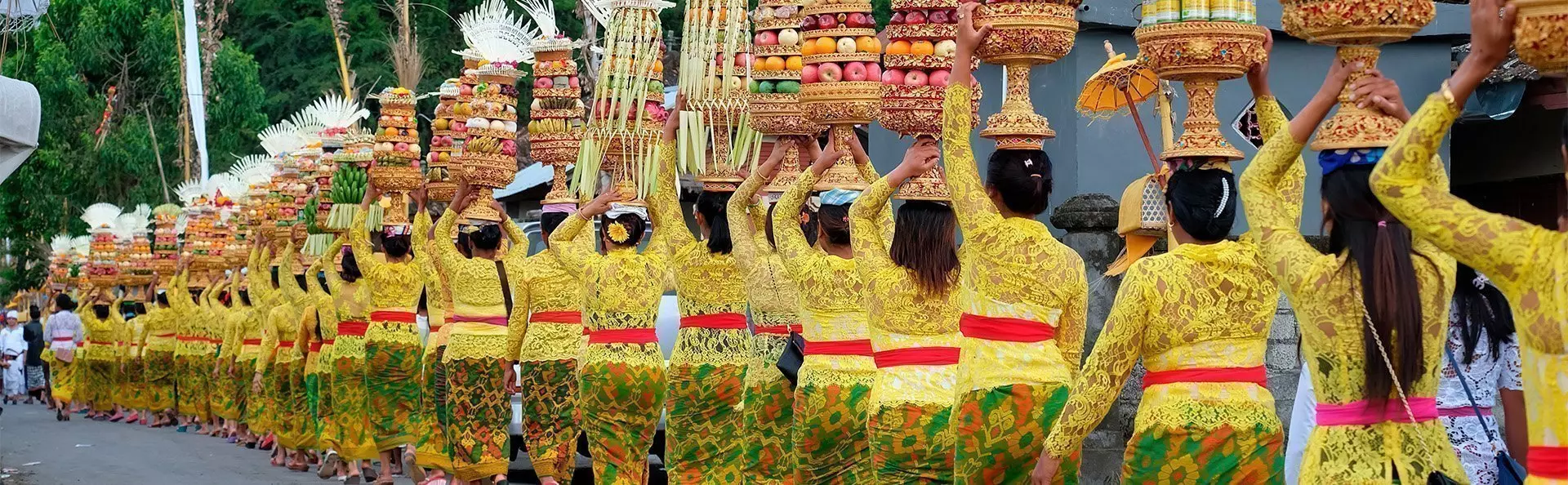 Procession of beautiful Balinese women in traditional costumes, on their way to Hindu ceremony in Bali.