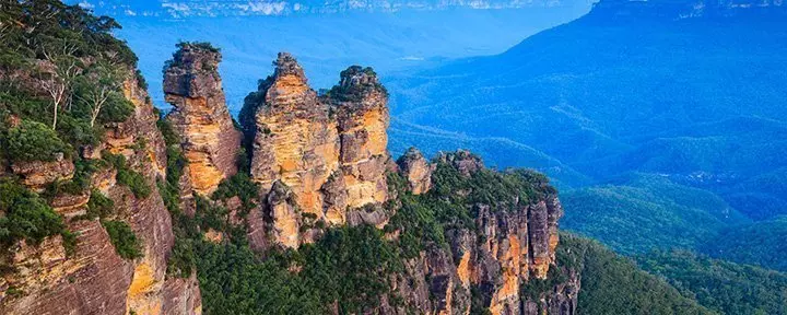 The Three Sisters from Echo Point, Blue Mountains National Park