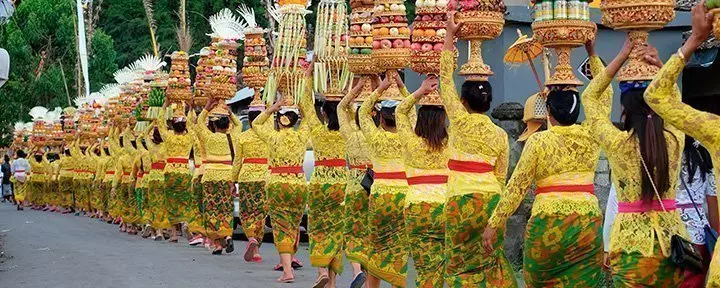 Procession of beautiful Balinese women in traditional costumes, on their way to Hindu ceremony in Bali.