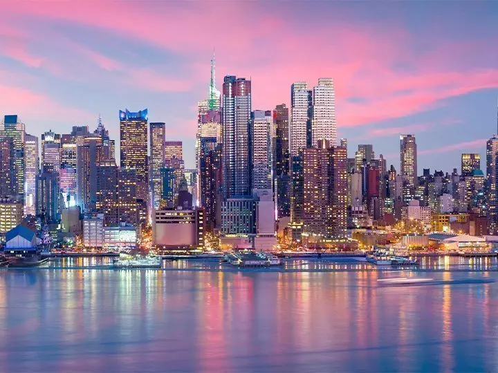 New York's beautiful skyline in the evening light