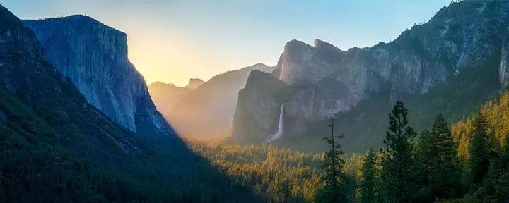 Sunrise at the tunnel view in Yosemite National Park in California in the USA